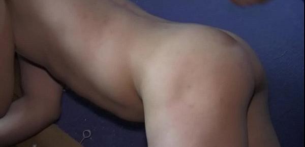  Sexo gay com BDSM e sacanagens entre um macho dominador e outro submisso